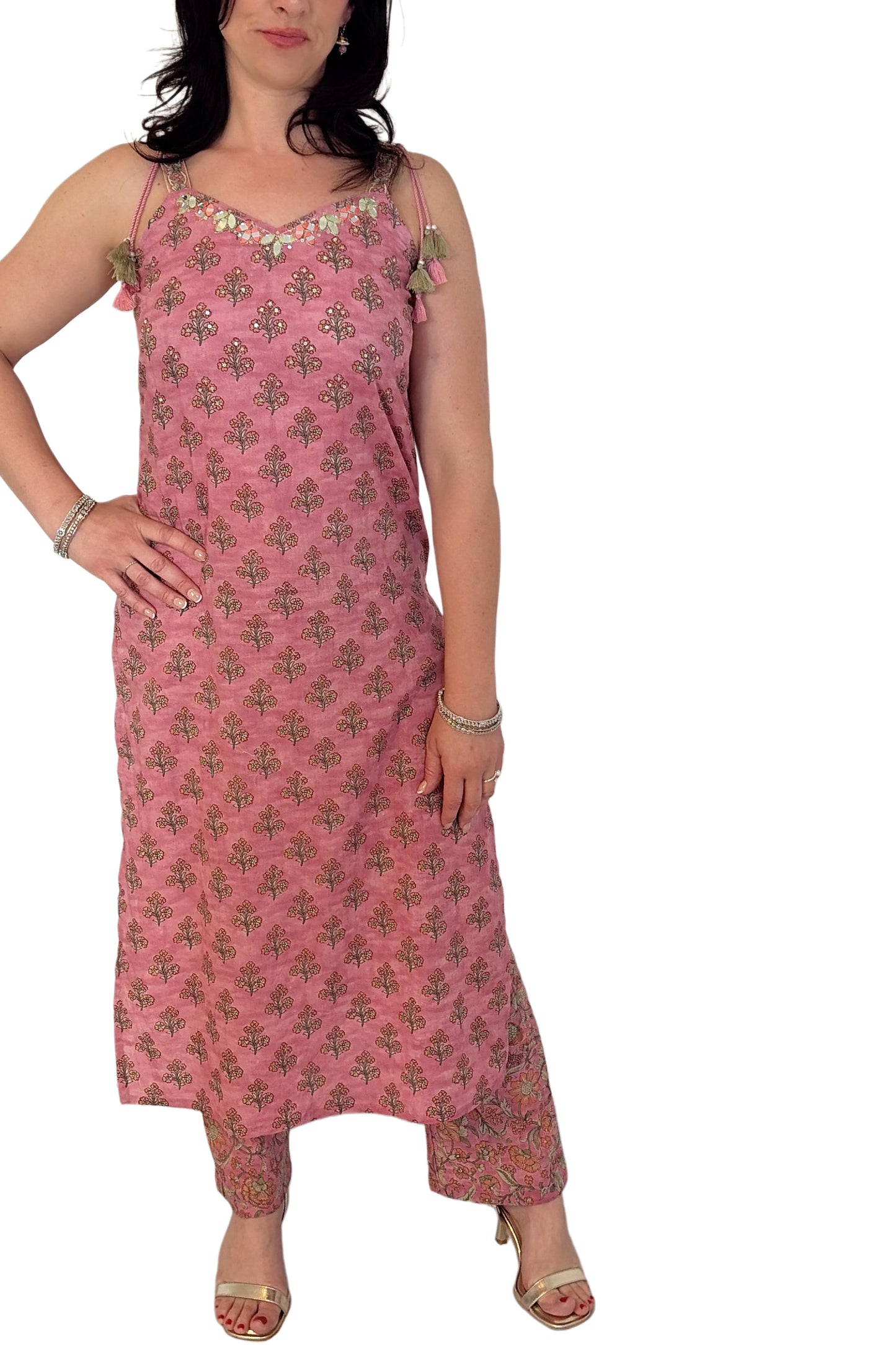 Avni Pink front close up 