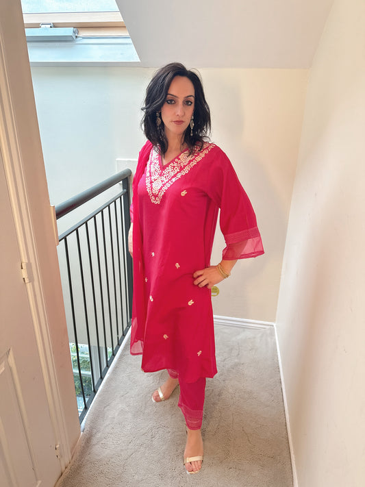 KIA – Fuchsia Embroidered Cotton Silk Kurta Set