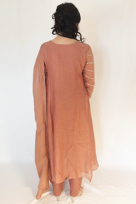 IMAN_Peach_Mul_Chanderi_Embellished_3PC_Suit_Set  Back