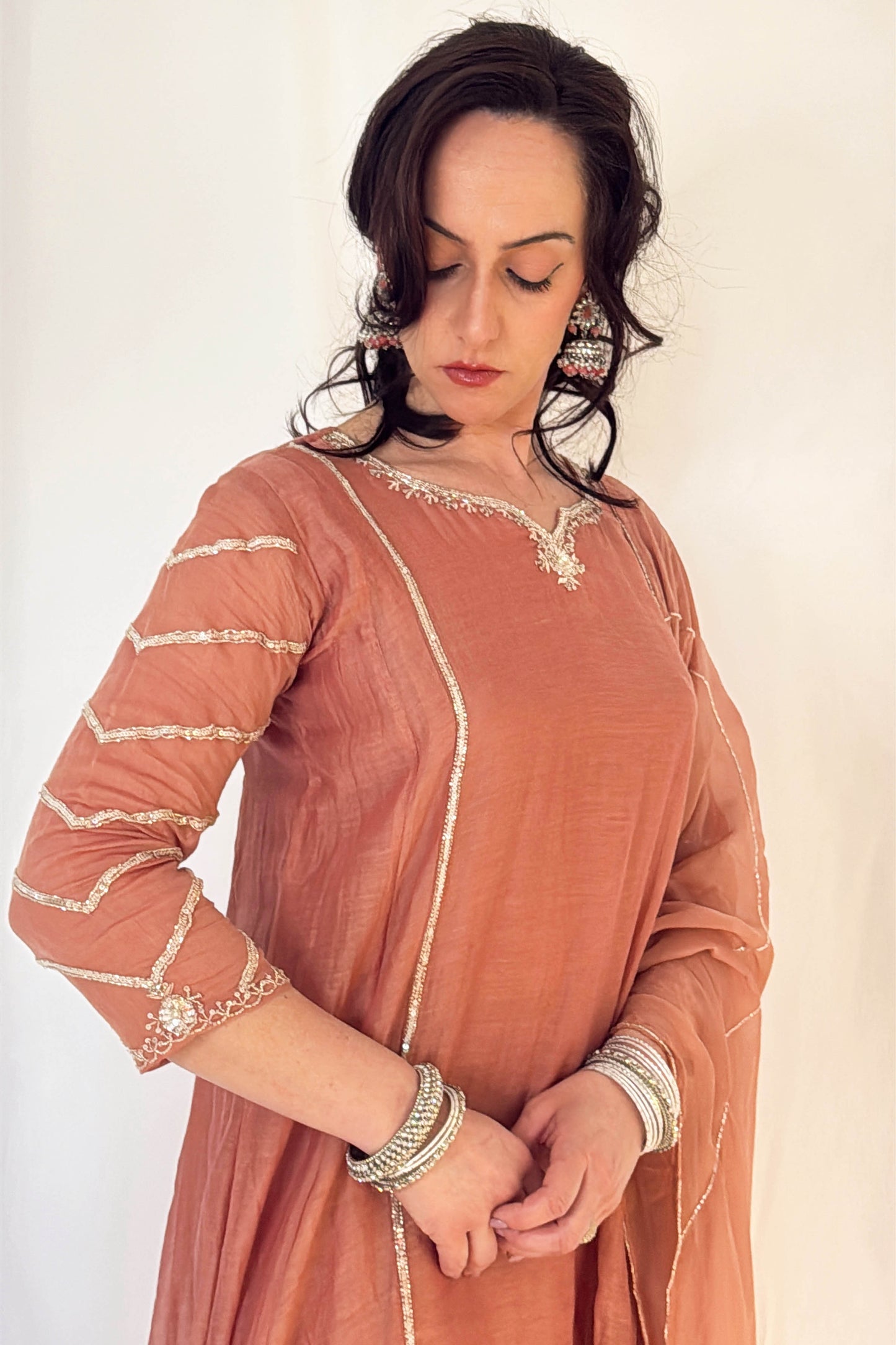 IMAN_Peach_Mul_Chanderi_Embellished_3PC_Suit_Set Top Part 
