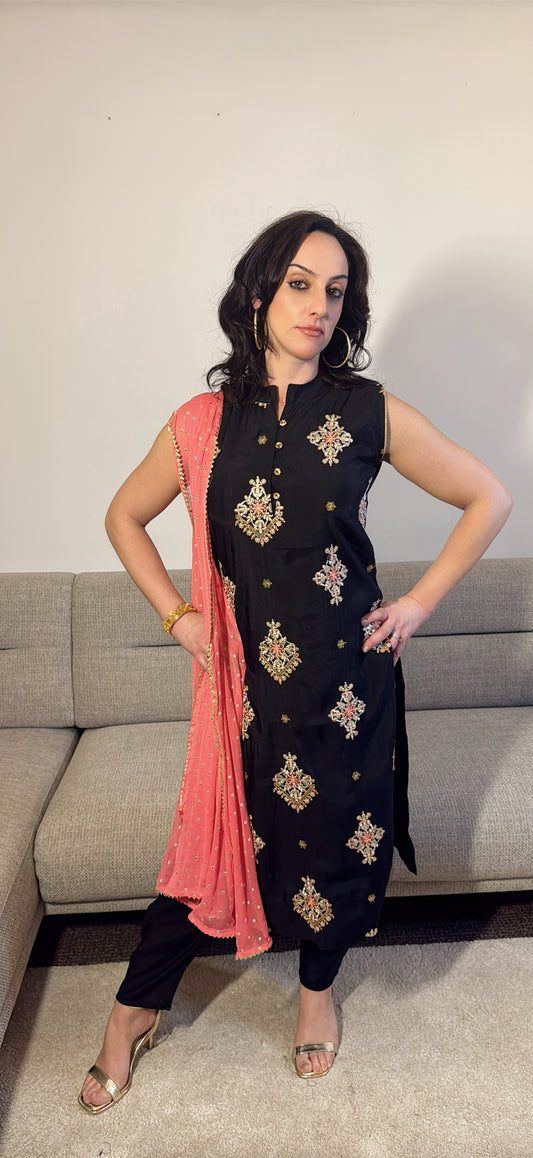 KIMORA Embellished Sleeveless Shalwar Kameez