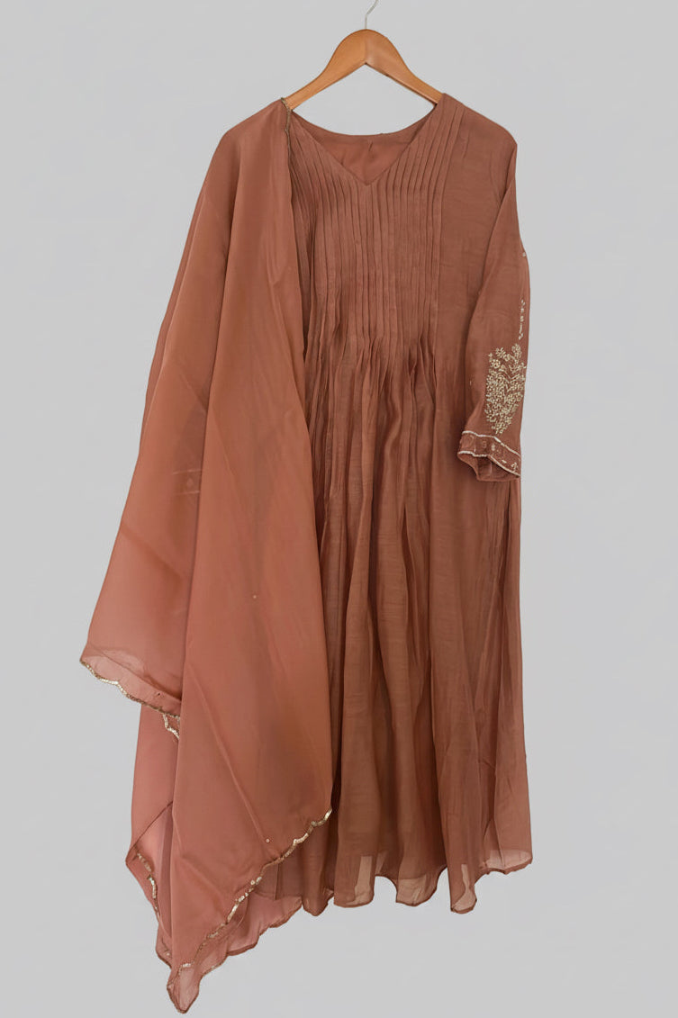SAFA Elegant Peach Pleated Mul Chanderi Suit Set Real view 