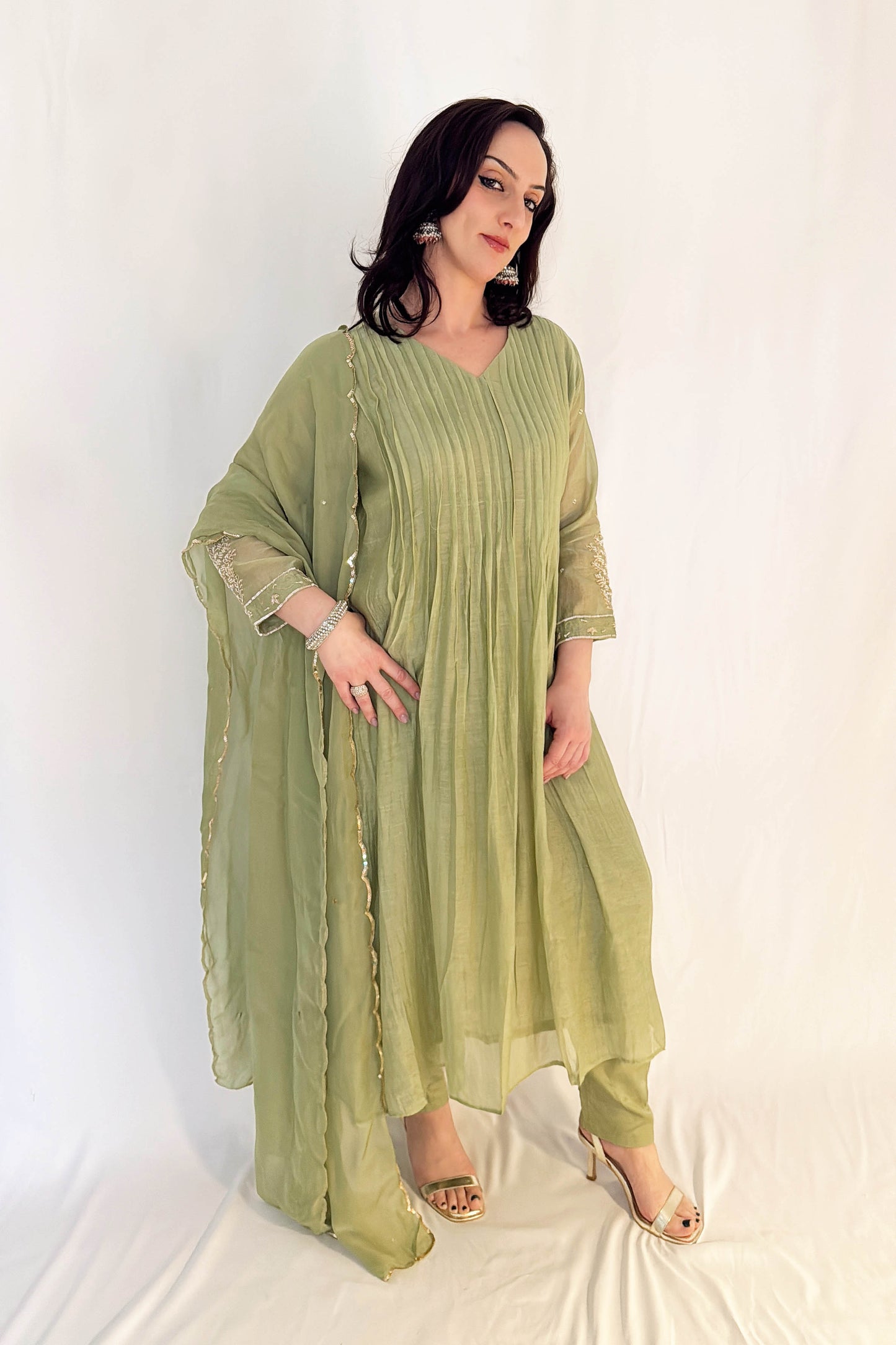 SAFA_Green_Elegant_Pleated_Pintuck_Mul_Chanderi_Set_Outfit Pose