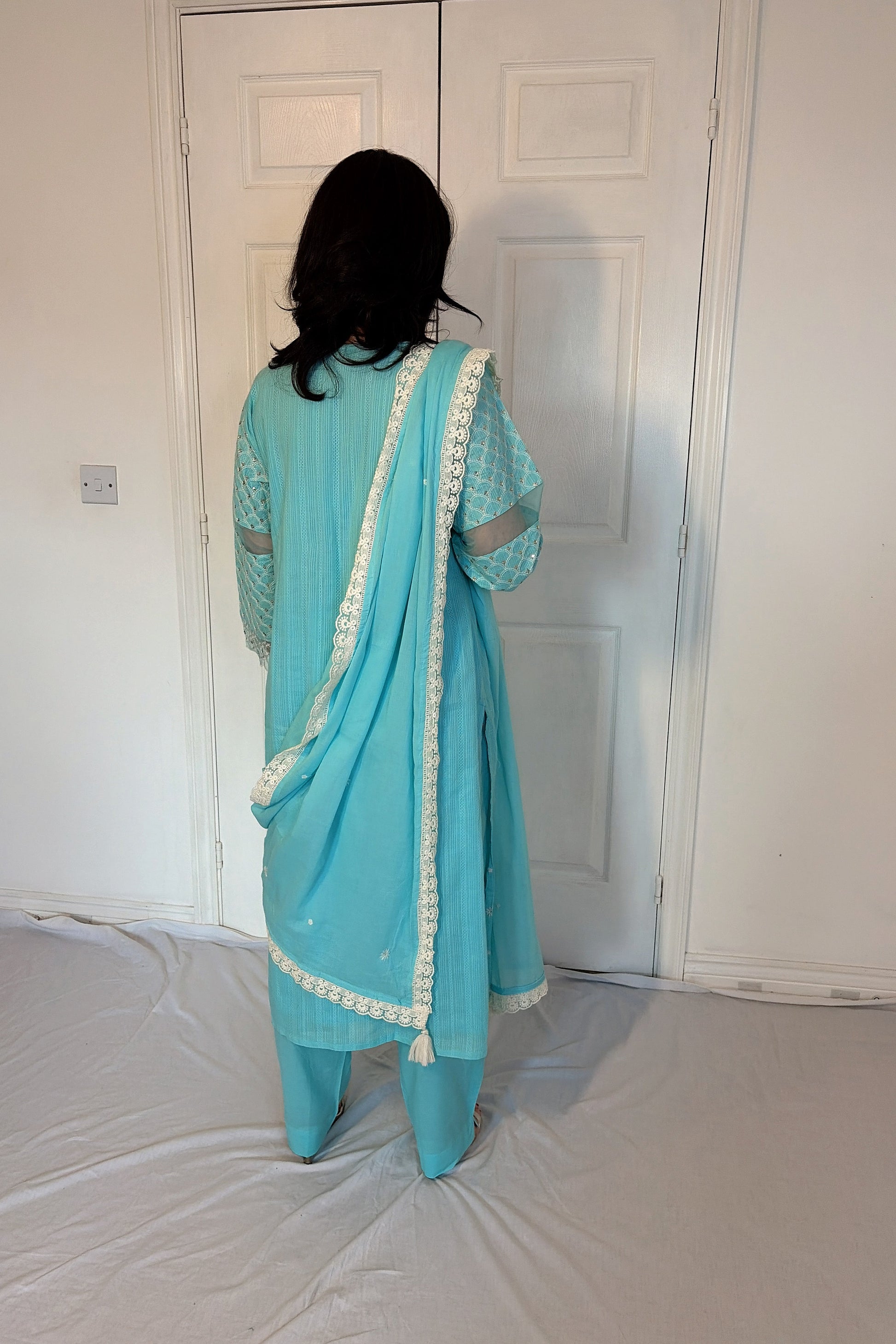 saira  back