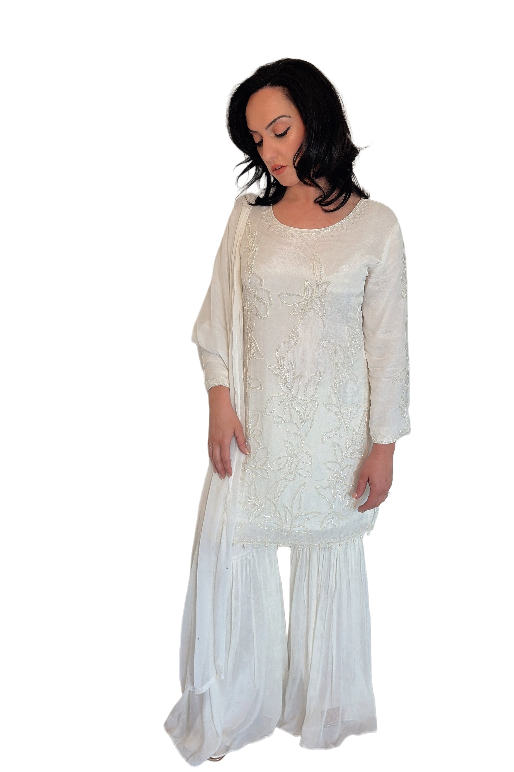 zarin white outfit